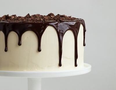 photo-1588195538326-c5b1e9f80a1b-chocolate cake
